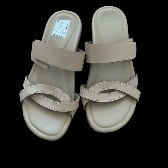 Abeo sandals in like a new condition size 9 - Picture 2 of 4